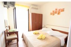 Izby Bili Galeb BED? Izba 2 - yellow foto 3