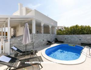 Apartmán s bazénom and jacuzzi