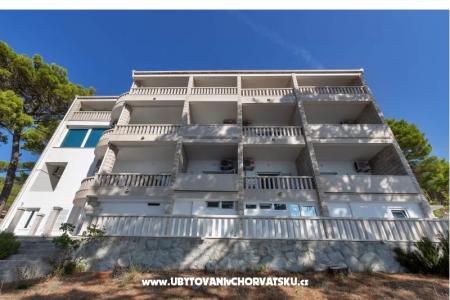 Pine Canopy Studios and Apartmány Brela Chorvátsko