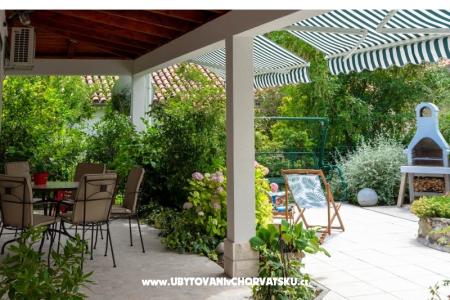 Flower Apartmán foto 3