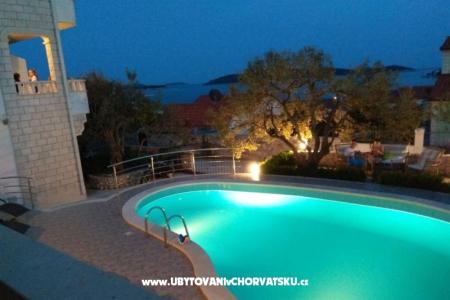 Apartmány Villa MANDINA s bazénom foto 4