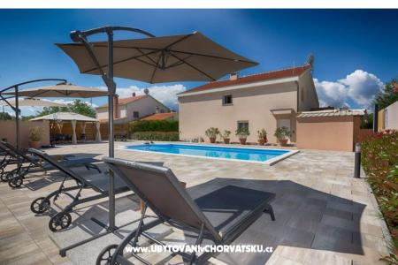  Dom s bazénom - Villa Marijana  foto 3