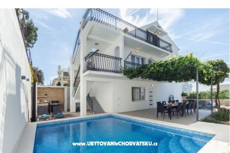 Villa Marante s bazénom Podstrana Chorvátsko