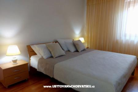 Apartmány TONĆI I IRIS*** foto 5