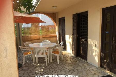 Dom Carnitia foto 2