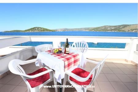 Vinka apartments DIREKT NA PLAŽI Rogoznica Chorvátsko