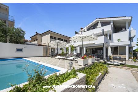 Vila s bazenom i jacuzzijima Vodice Chorvátsko