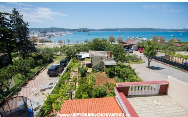 Apartmán Anastazija i sobe RoLo uz  - ubytovanie Biograd Chorvátsko