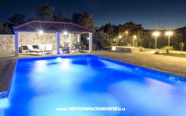 Luxury Apartmány s bazénom - ubytovanie ostrov Brač Chorvátsko