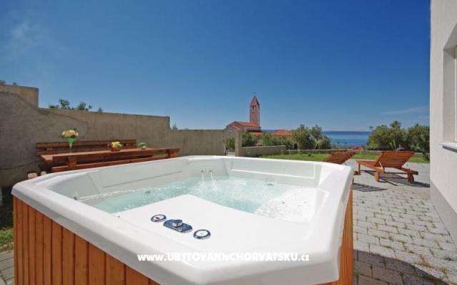 Lux AP6+2 jacuzzi - ubytovanie Makarska Chorvátsko
