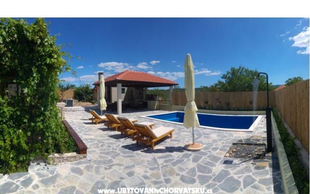 Countryside house s bazénom - ubytovanie Split Chorvátsko