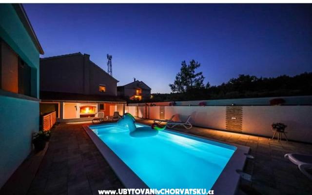 Apartmán ANAI with private  pool - ubytovanie Sukošan Chorvátsko
