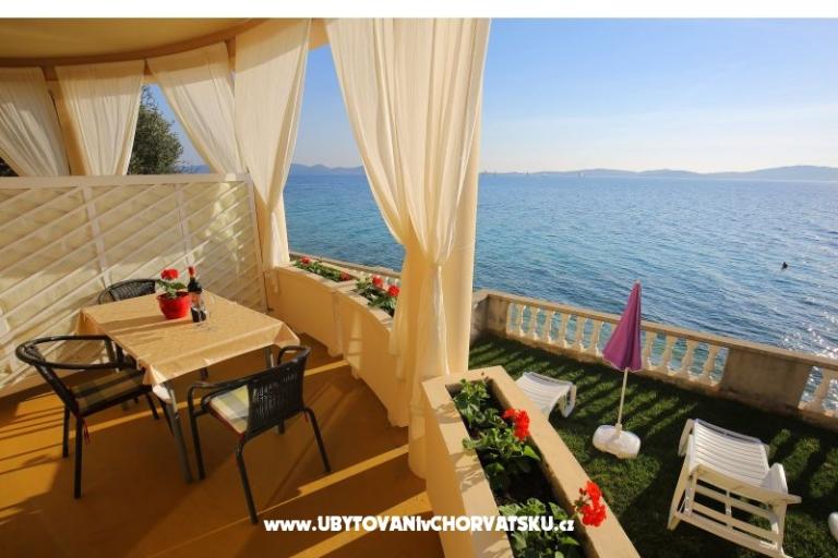 Apartmány First row to the sea – foto 11