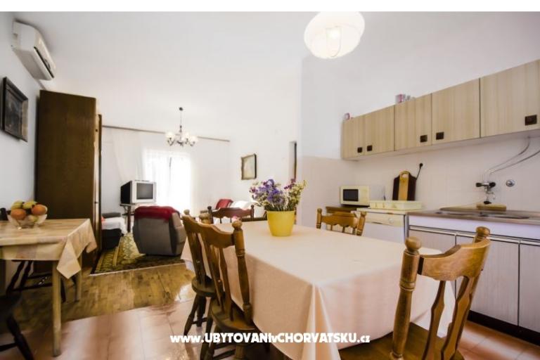 Supetar, Island Brač – foto 2