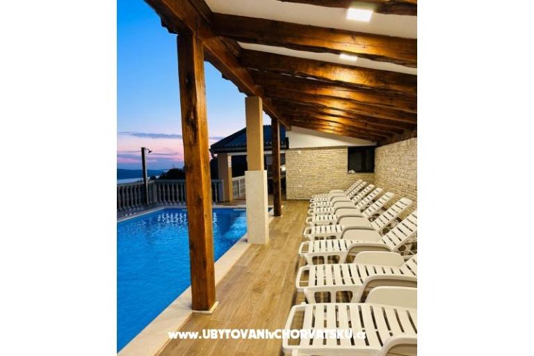 Villa Robert 2 s bazénom Cesarica – foto 12