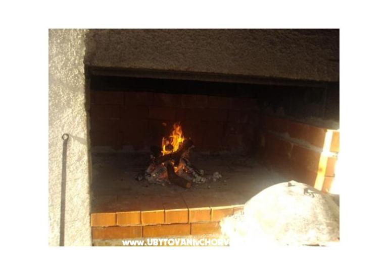 Apartmány Dinko s grijanim bazenom – foto 13