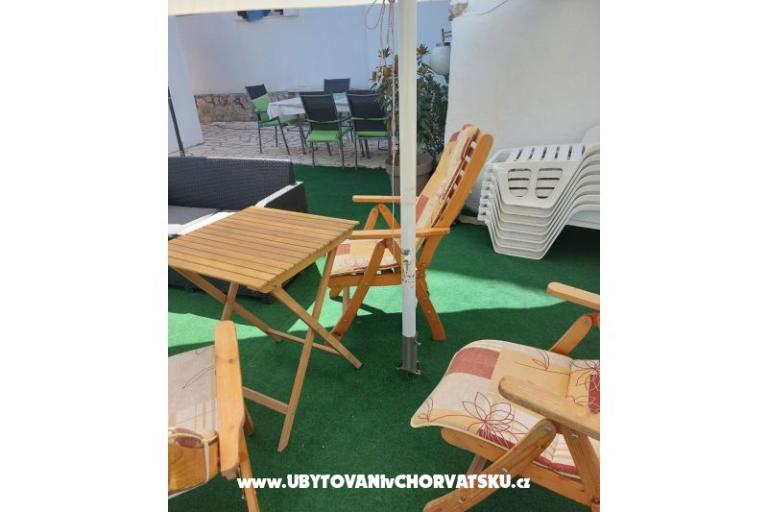 Apartmány Dinko s grijanim bazenom – foto 15
