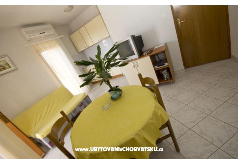 Apartmány Dinko s grijanim bazenom – foto 16