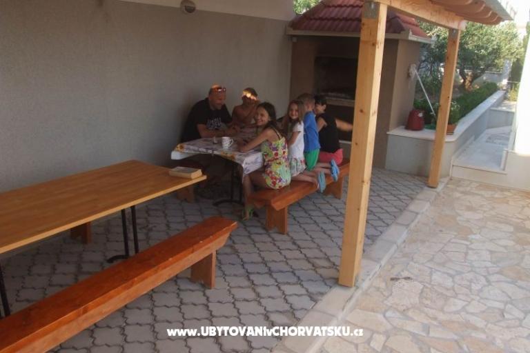 Apartmány Villa MANDINA s bazénom – foto 16