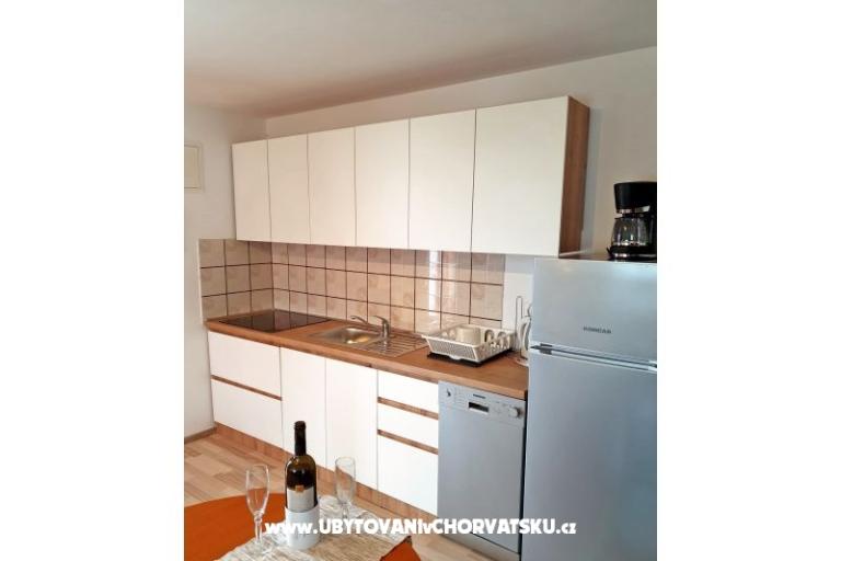 Sunny pool Apartmány – foto 13