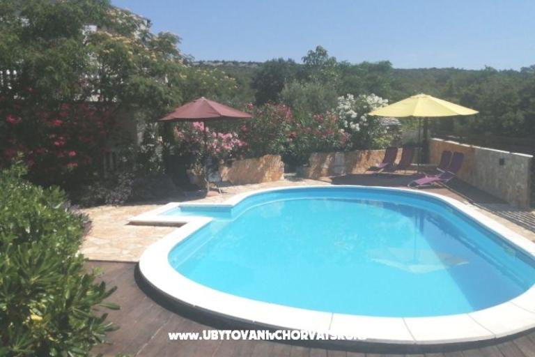 Sunny pool Apartmány – foto 2