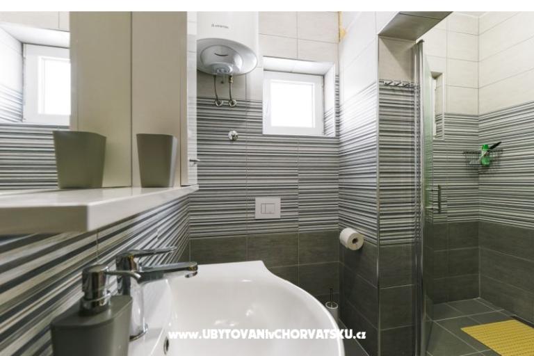Apartmán s bazénom and jacuzzi – foto 10
