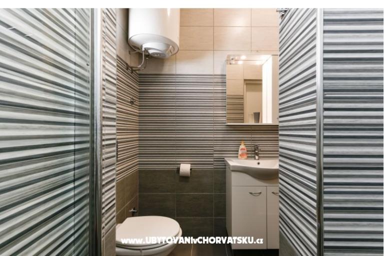 Apartmán s bazénom and jacuzzi – foto 11