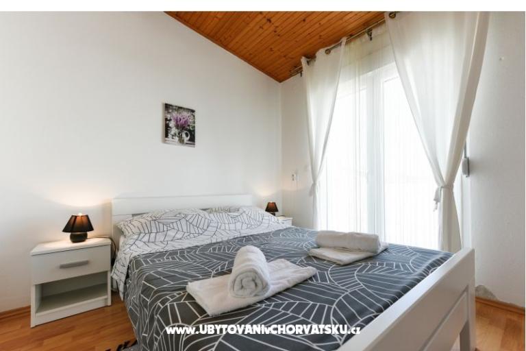 Apartmán s bazénom and jacuzzi – foto 12
