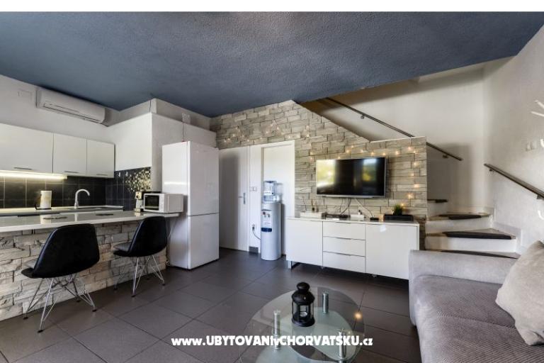 Apartmán s bazénom and jacuzzi – foto 16