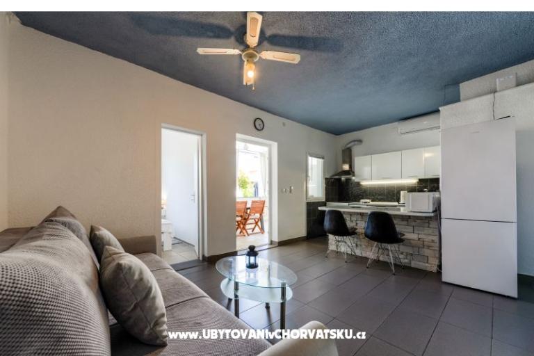 Apartmán s bazénom and jacuzzi – foto 17