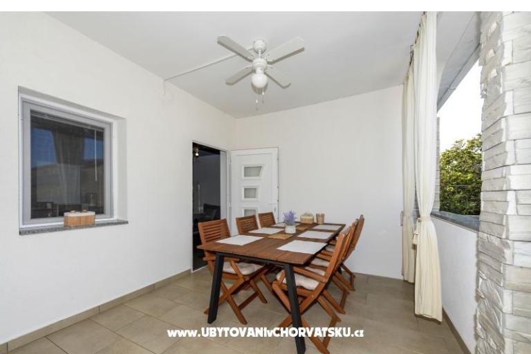 Apartmán s bazénom and jacuzzi – foto 20