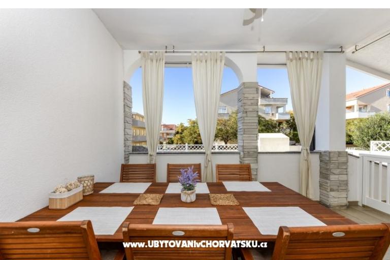 Apartmán s bazénom and jacuzzi – foto 23