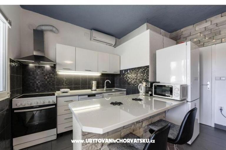 Apartmán s bazénom and jacuzzi – foto 5