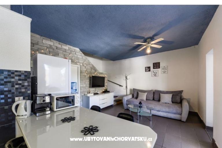 Apartmán s bazénom and jacuzzi – foto 6