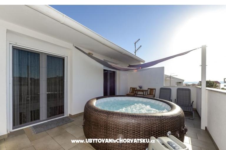 Apartmán s bazénom and jacuzzi – foto 7