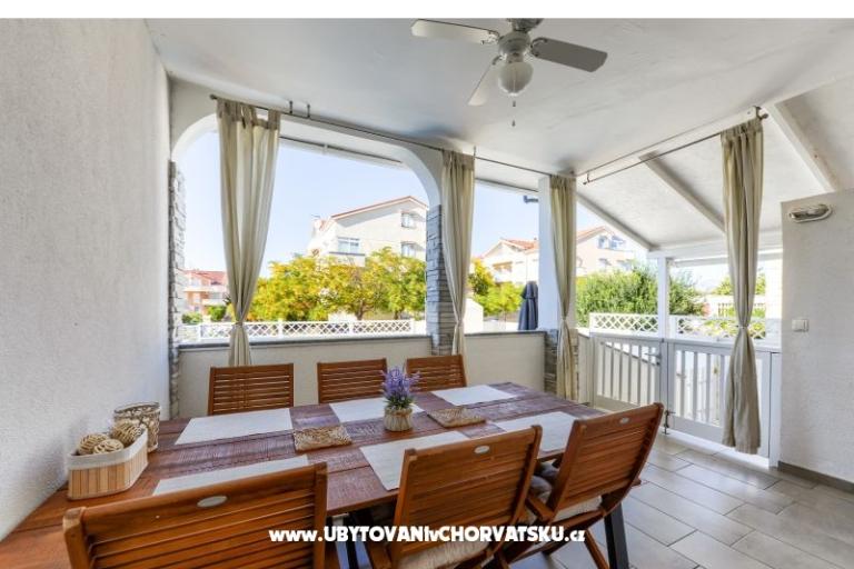 Apartmán s bazénom and jacuzzi – foto 8