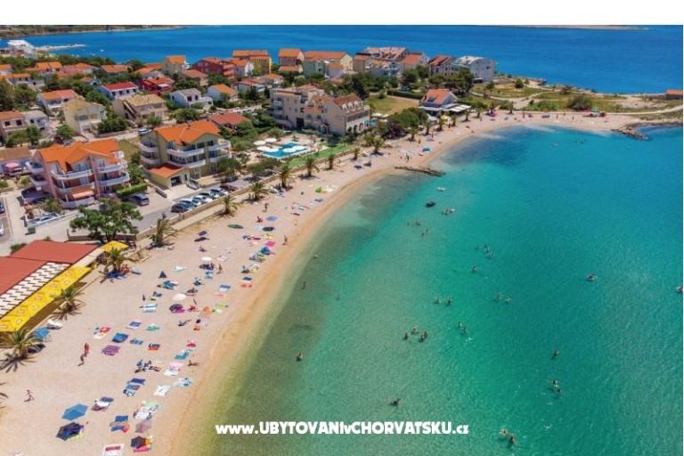 Apartmán s bazénom and jacuzzi – foto 9