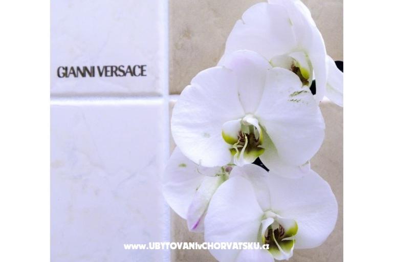 AdiOro Luxury Beachfront Apartmán – foto 10