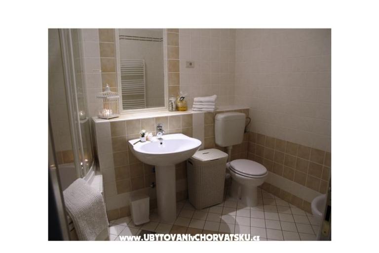 AdiOro Luxury Beachfront Apartmán – foto 12