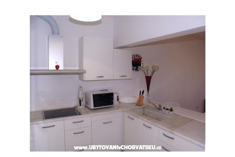 AdiOro Luxury Beachfront Apartmán – foto 6