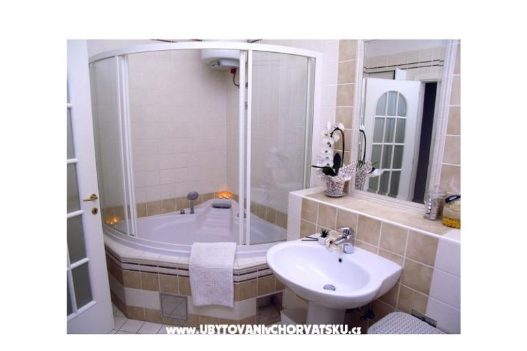 AdiOro Luxury Beachfront Apartmán – foto 9