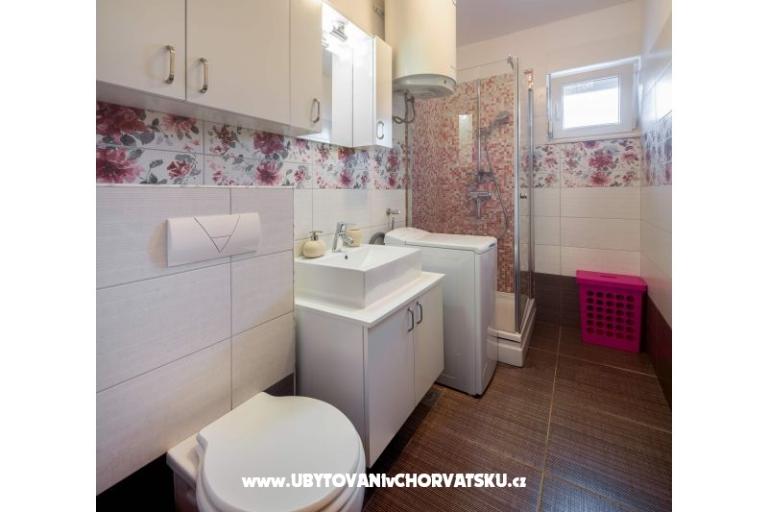 LAURA, 110 m2 pool, 100 m to beach – foto 8