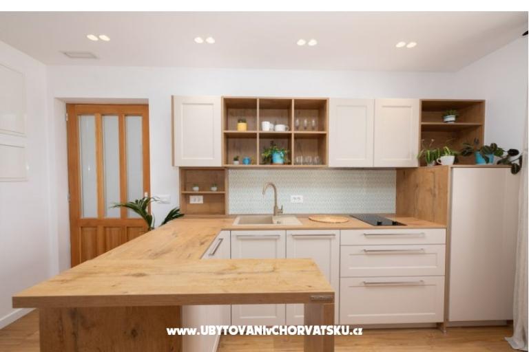 Beachfront Apartmán NIVES – foto 12