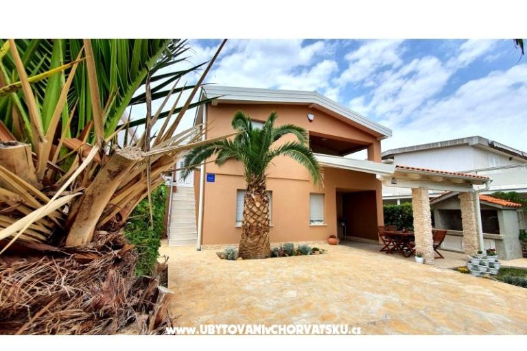 Happy Pineapple Apartmány Vir – foto 3