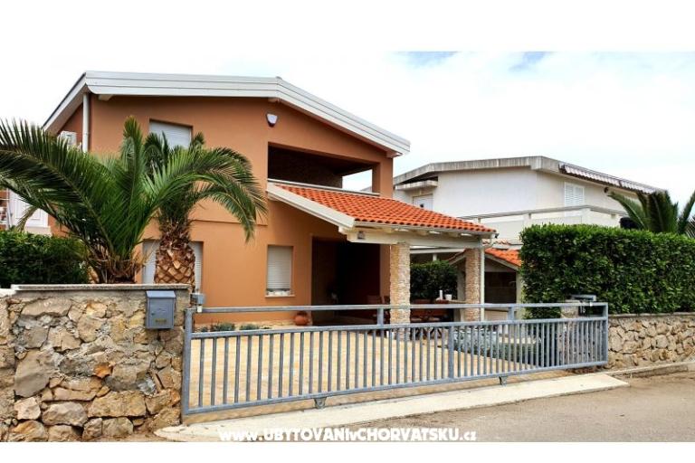 Happy Pineapple Apartmány Vir – foto 9